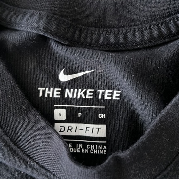 Nike Men's Graphic Dri-Fit Tee - Size Small - Picture 3 of 5